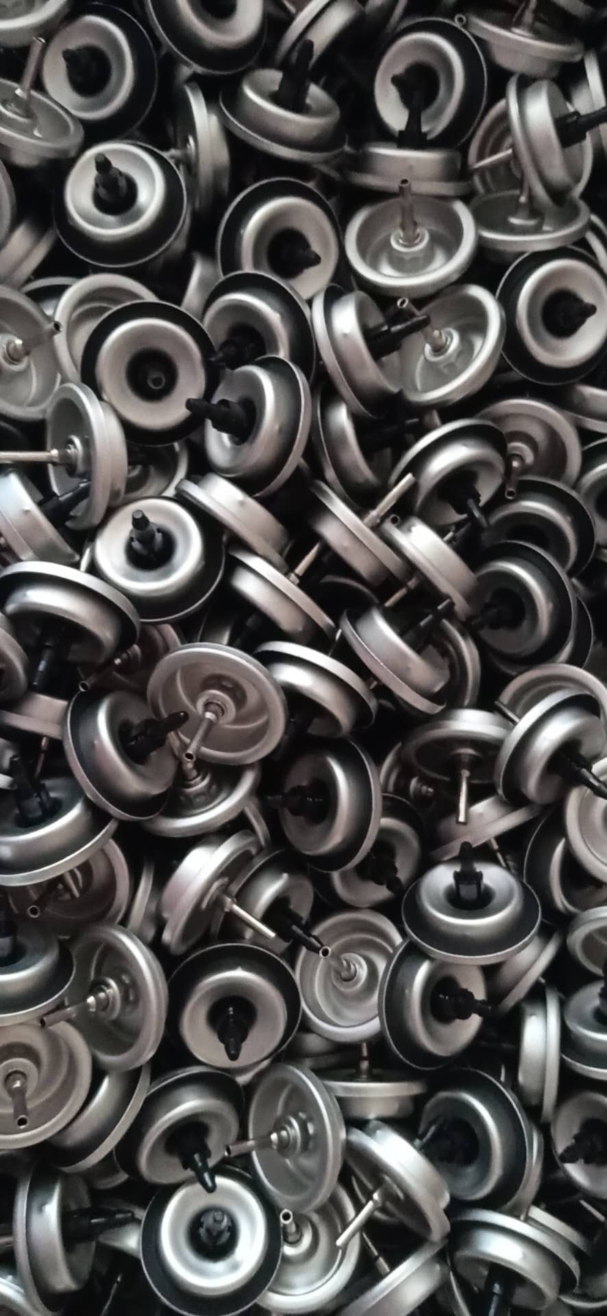 zaw&oacute;r aerozolu do zapalniczki butanowej 2