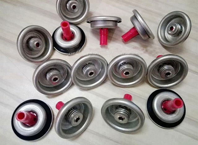 Zaw&oacute;r śrubowy z pojedynczą lub podw&oacute;jną warstwą do butanu